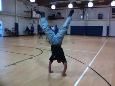 Mr.wood Handstand