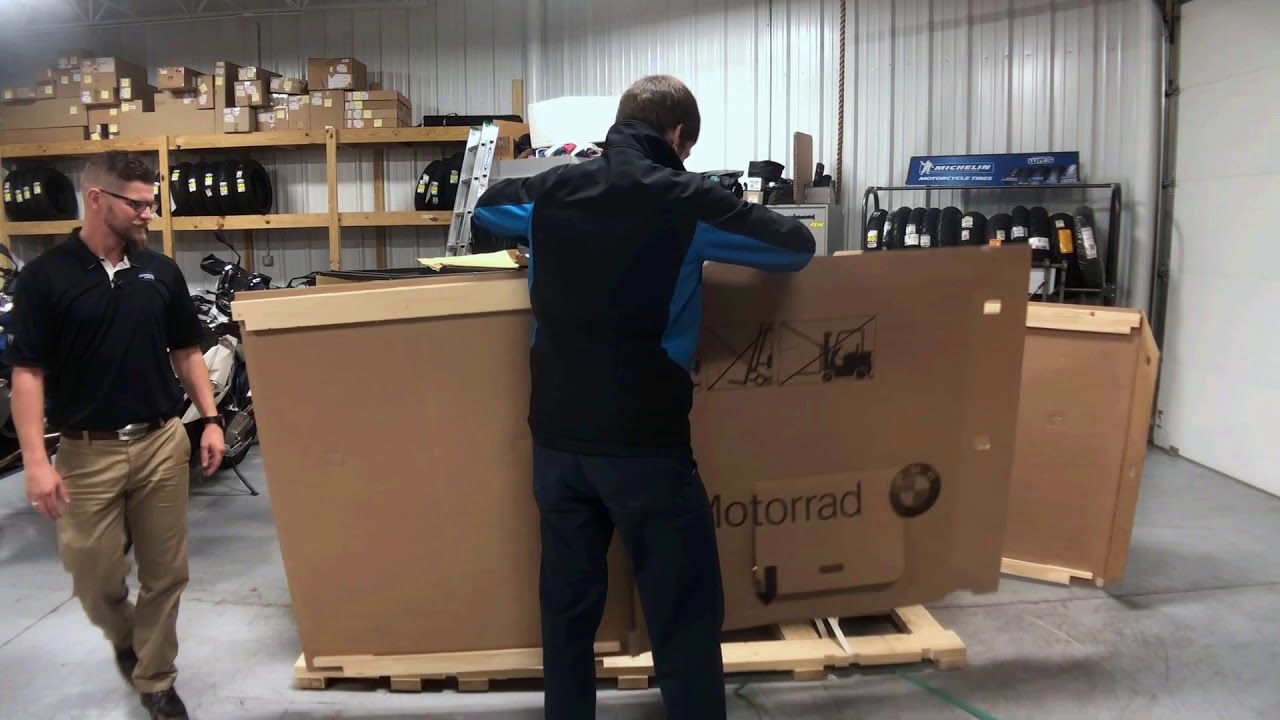 1st 2019 BMW R1250RT Option 719 in Blue Planet Metallic Uncrating