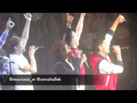 one-direction-funny-and-cute-concert-clips