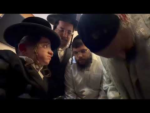 מרגש - הילד חיזקי טורנהיים מברך את הרב דב קוק שליט"א