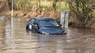 Angry Karen & Fails!! || Storm Isha/UK Flooding || Vehicles vs Floods compilation || #144