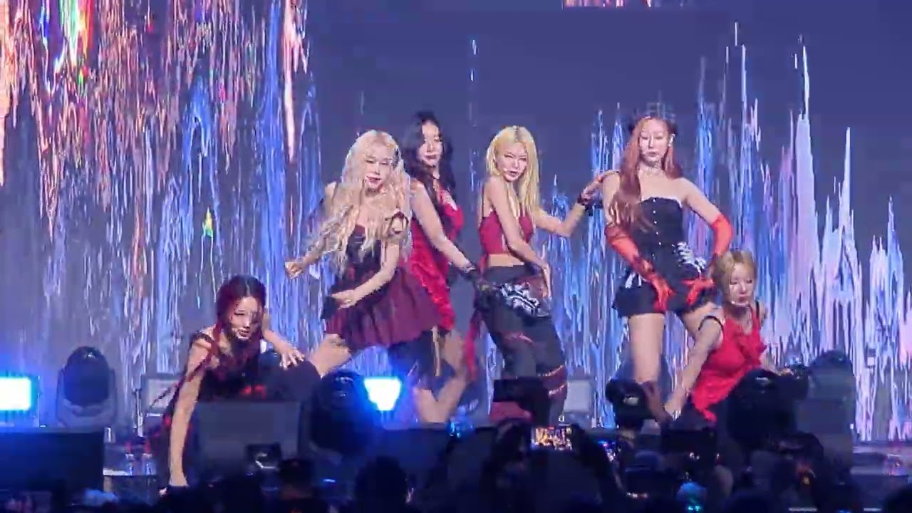 Dreamcatcher in Paris France 2024 - OOTD - 4K