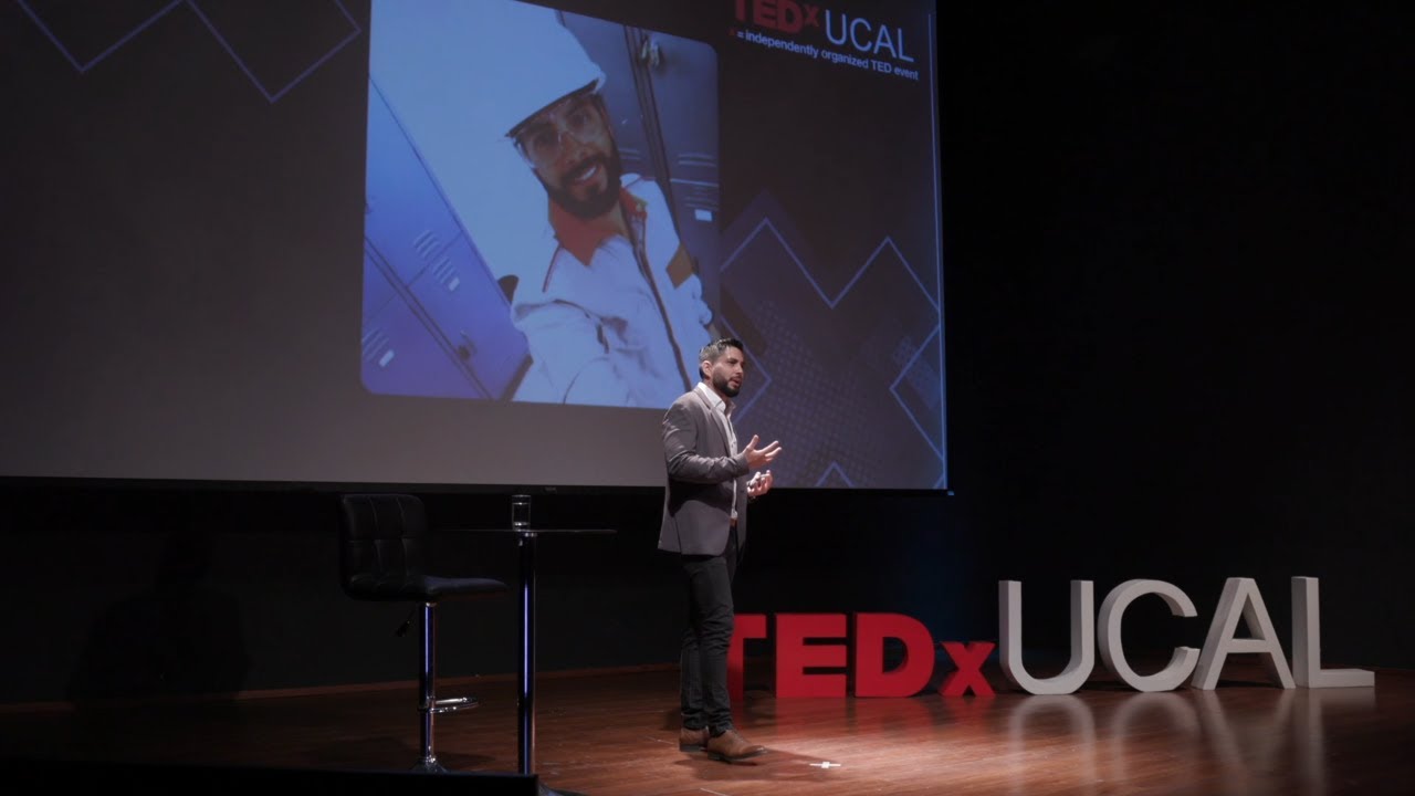 ¿Es nuestra identidad permanente o varía a través del tiempo? | Sebastián Chumbe | TEDxUCAL