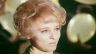 Московские окна (1974) и парад с песней Кипучая, могучая Московские окна (1974) и парад с песней Кипучая, могучая