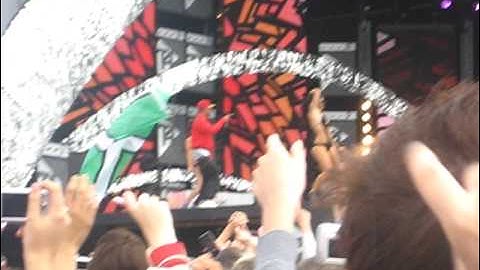 Tinchy Stryder Feat. N-Dubz-Number One-LIVE at T4 On The Beach 09