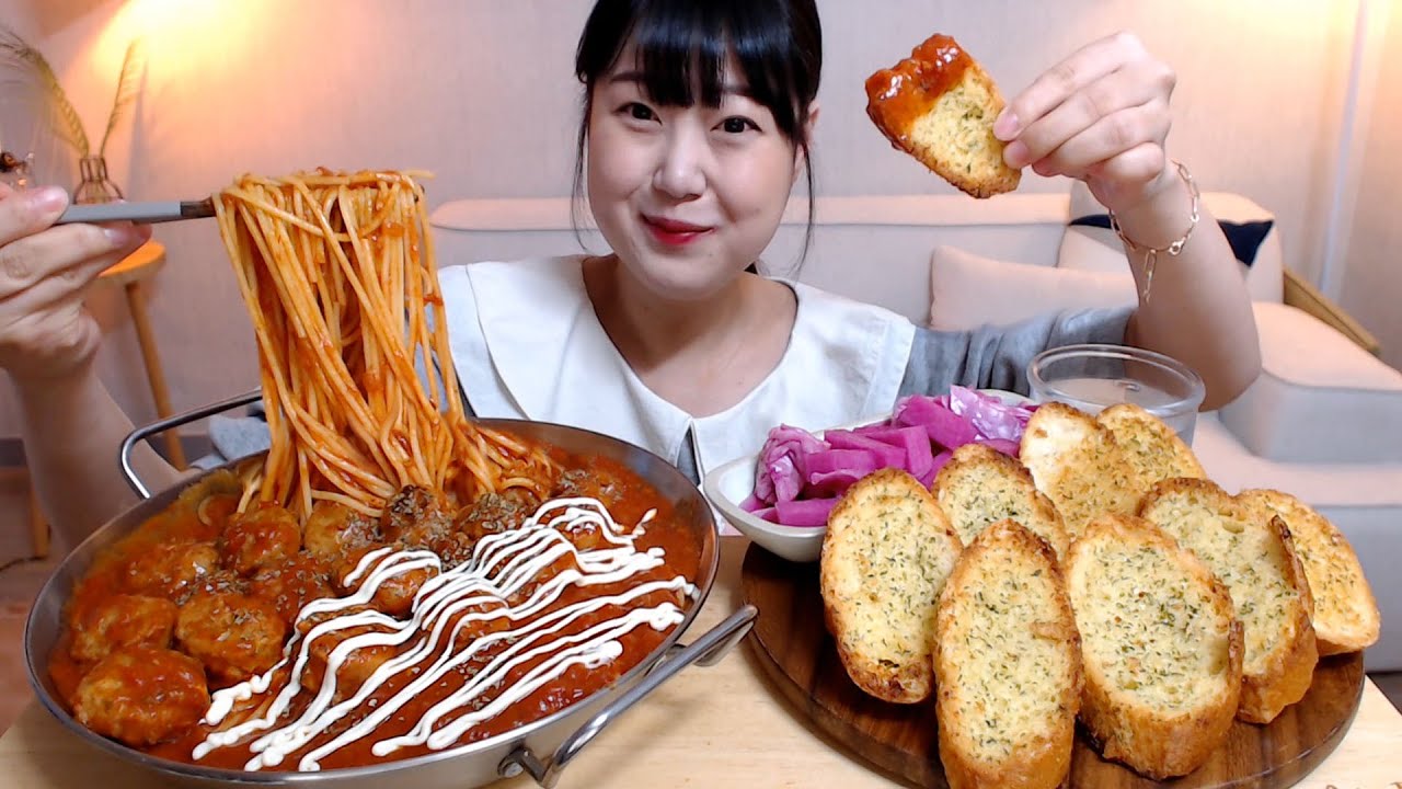 통통한 미트볼가득 미트볼 스파게티 바삭한 마늘빵 직접만든 피클 먹방 Meatball tomato pasta Garlic Bread Pickle Mukbang Eatingsound