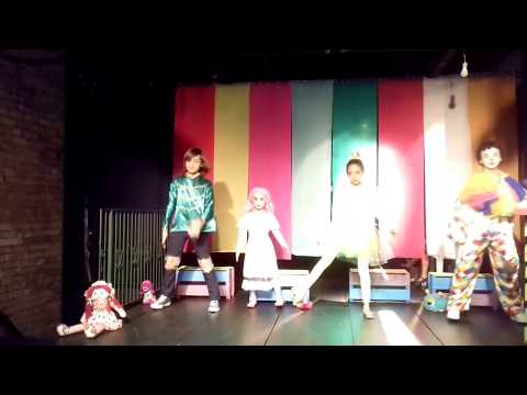 Vídeo: Como Costurar Uma Boneca Para O Teatro