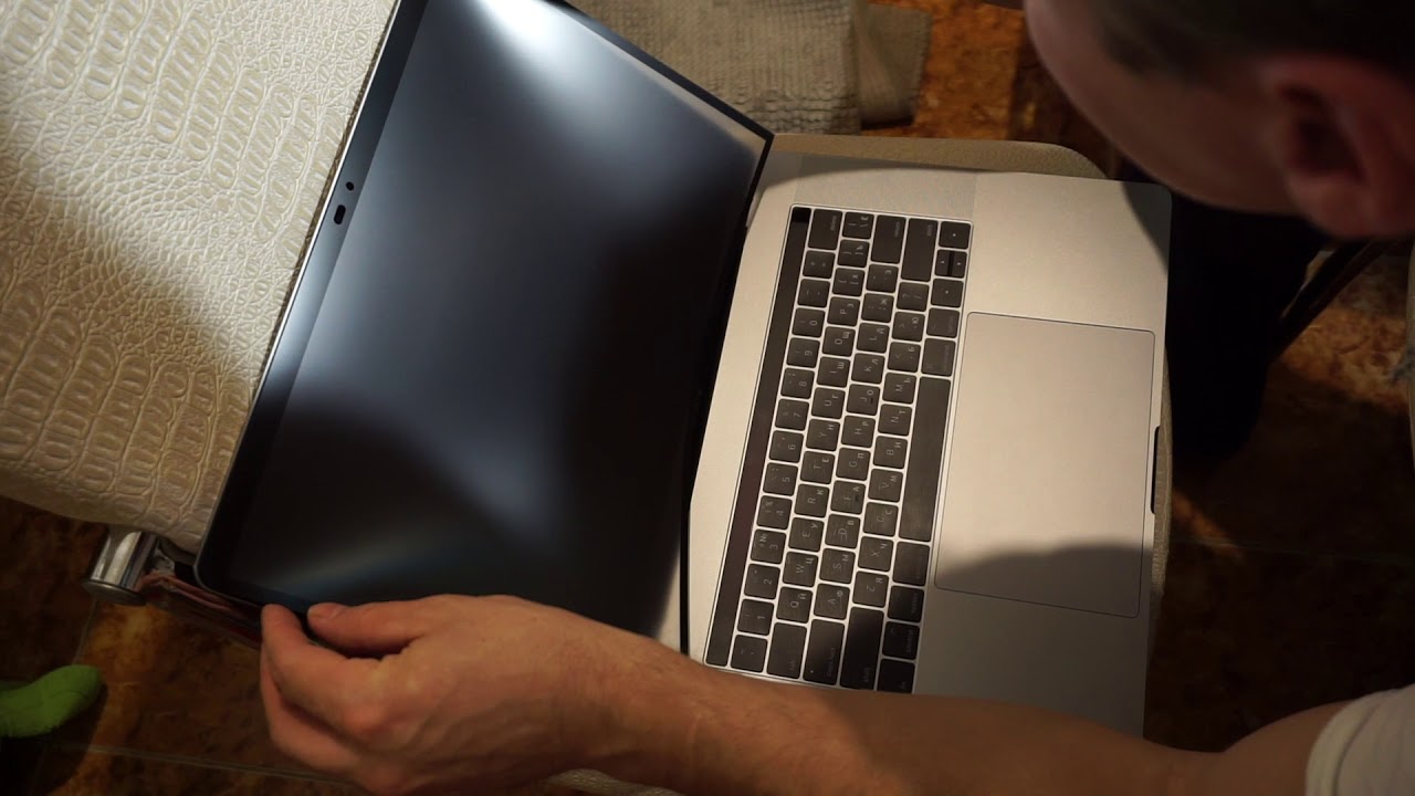 Пленка на экран ноутбука. MACBOOK Pro 2017 пленка крышки. Антибликовая пленка на ноутбук. Матовая пленка на ноутбук. Матовая пленка для экрана ноутбука.