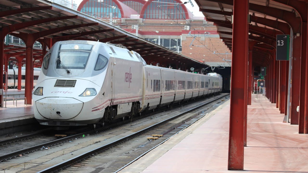 Trains at Madrid Chamartin Madrid to Leon HS line (Alvia Avant Altaria