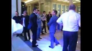Медведев танцует(Бой президента http://7pravilboya.ru/video/kengzi/2part., 2011-04-22T12:05:22.000Z)