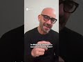 Via le scarpe: voi le togliete quando entrate in casa? I consigli dell'infettivologo