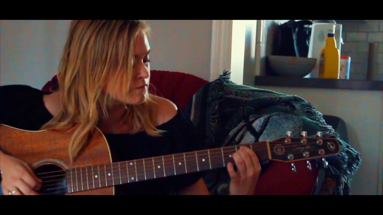 07292017 Eliza Taylor singing some songs and full cut