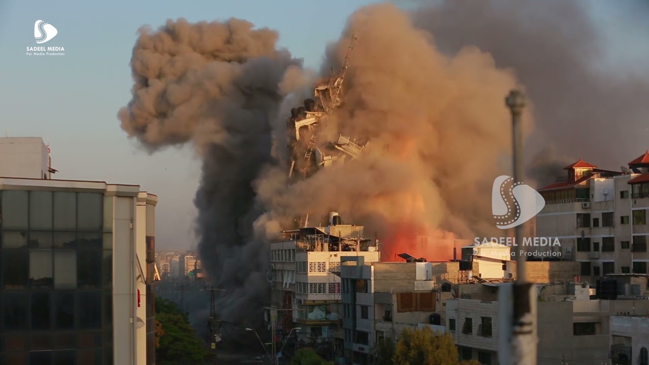 لحظة قصف برج الشروق وسط مدينة غزة