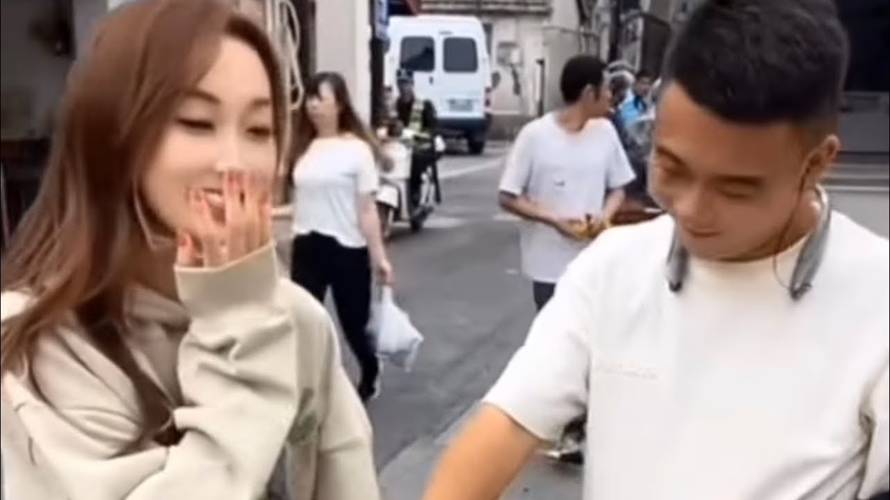 元帅户外搞笑与美女互动