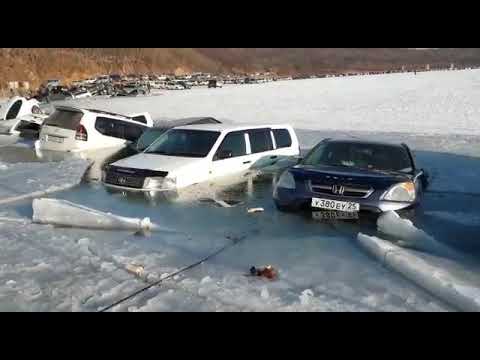 incredible.-cars-frozen-underwater-after-heavy-rainfall-and-severe-cold-weather