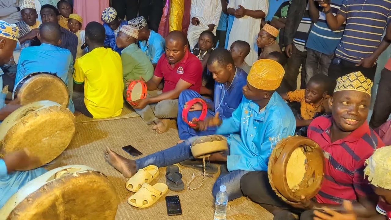 BALAA LA MADRASATUL IKHYAU-DIN WAKIPIGA DUFU KESHA YA MAULIDI NDAGONI