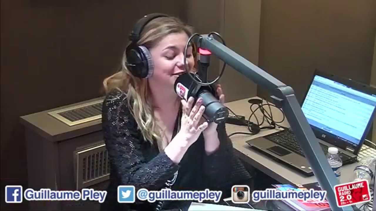 Louane rend folle une fille à la radio