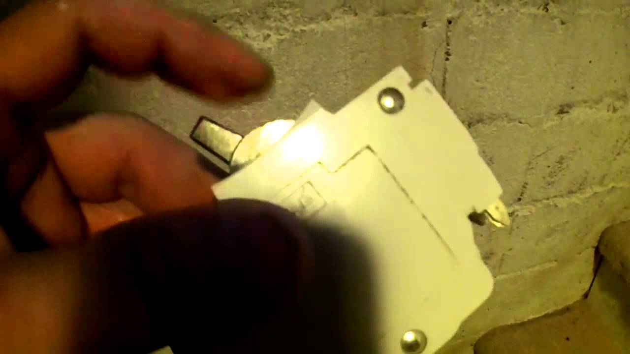 AC Repair*bad dual 20 amp breaker. jammed up contactor* YouTube