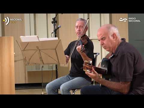 MorgadoEsteban y Julia Morgado y el violinista Quique Condomí cantan al Papa Francisco