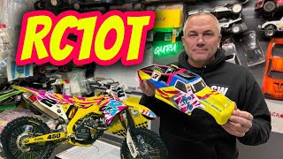 RC10T with Suzuki inspired paint job 