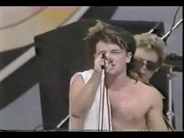 U2 - New Year´s Day /live/, War tour, Devore, California, USA, 30.5.1983 class=
