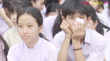 Trao học bổng Chắp cánh ước mơ cho em Nguyễn Thị Thảo Sương học sinh lớp 12C   Trường THPT Lộc Thái