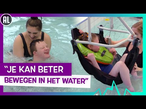STIEKEM STICKERS PLAKKEN OP PIP HAAR RUG !! (CHALLENGE) - De Bakkertjes #976