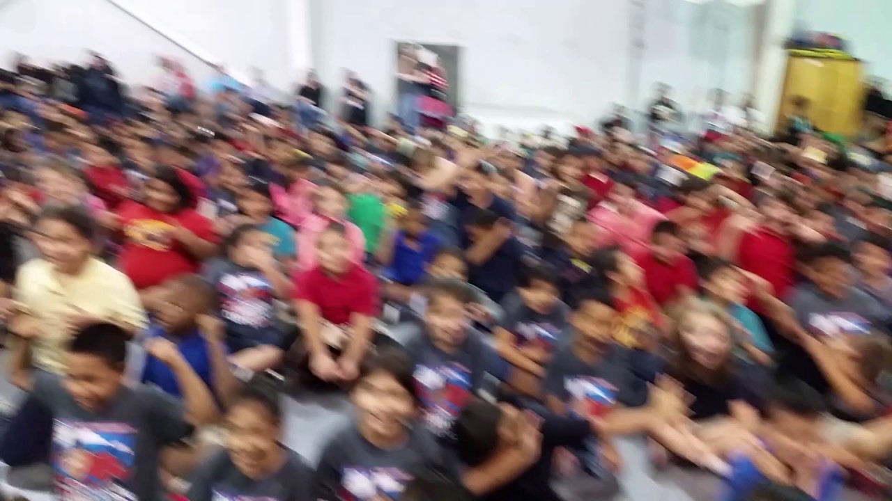 Cloverleaf Mannequin Challenge