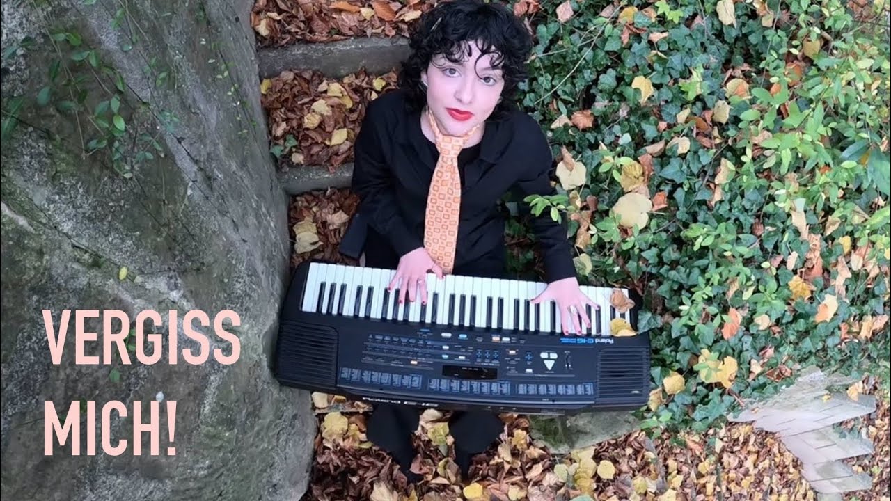 Lisette Noelia - VERGISS MICH!