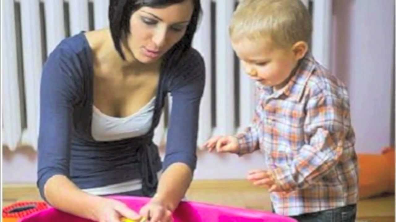 Воспитаны няней. Фото няни с ребенком. Няня воспитывает. Hotel services Baby Sitter. Babysitter services.