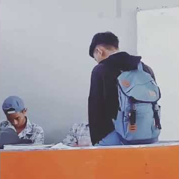 Viral Anak Sekolah SMA menyanyikan lagu Virzha tentang rindu