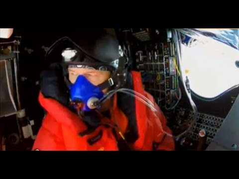 360° video: In the cockpit of Solar Impulse 28,000 ft high