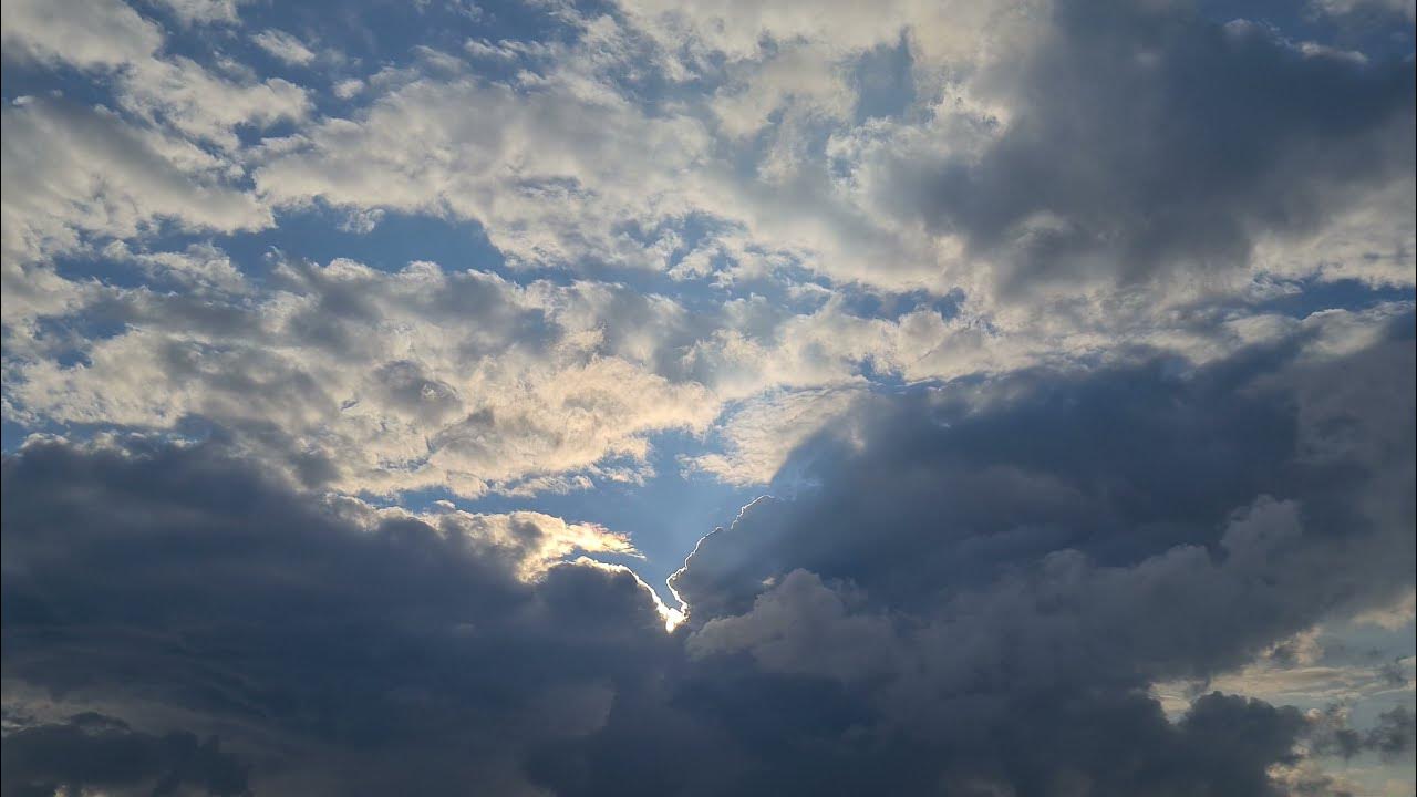 Облака бегут быстрей. Облака быстро плывут. Видео облаков плывущих по небу. Облака видео.