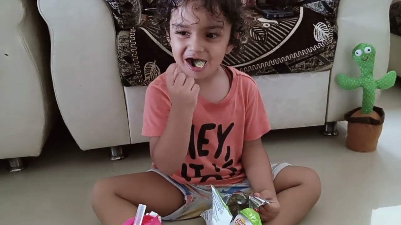 adamya crazy chips reaction funny baby adamya crazy for chips😋😋