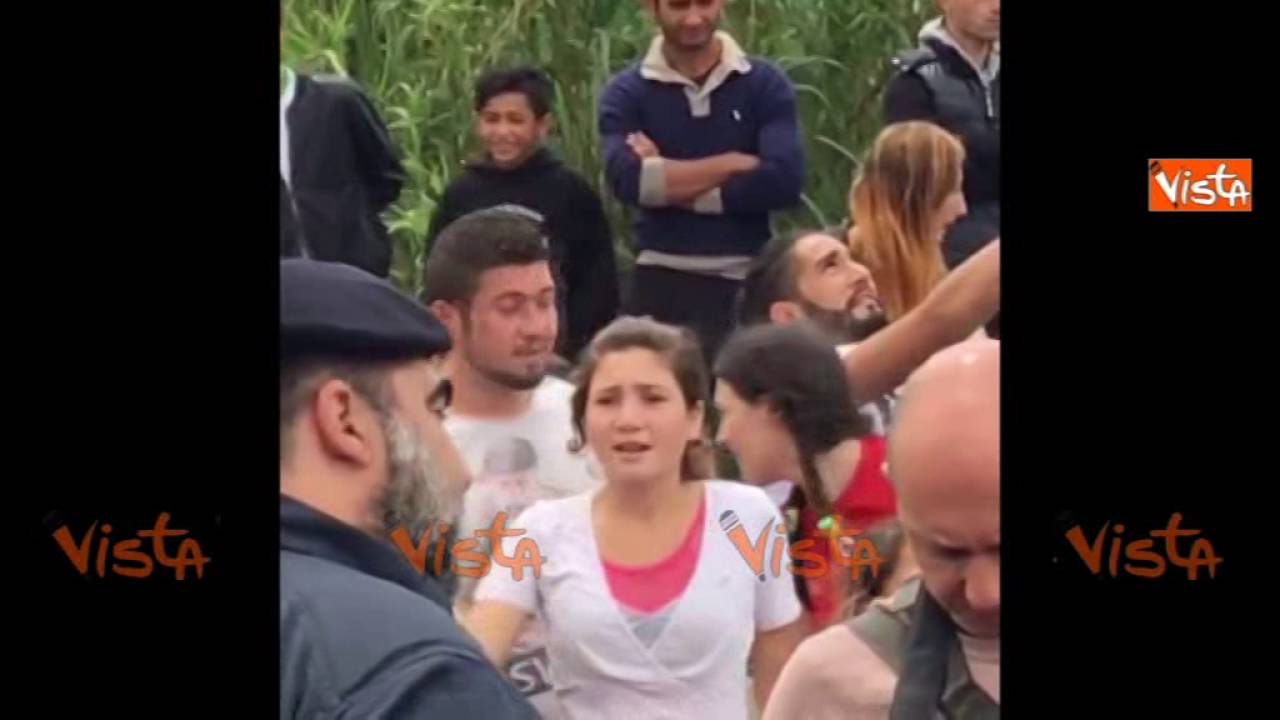 SALVINI CONTESTATO AL CAMPO ROM: VAI VIA