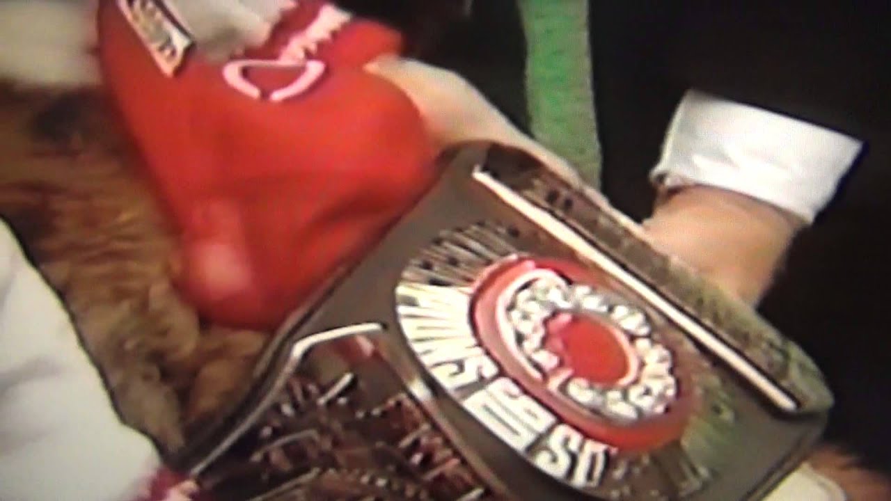 Cincinnati Reds Mascot Schottzie Gets Biggest Wordl Series Ring - YouTube