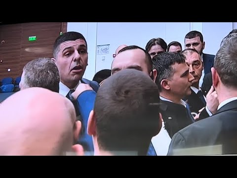 Ивайло Мирчев от ПП се взе за мутра и организира втори бой в парламента (ВИДЕО)