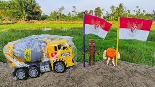 Download Lagu Mencari dan Merakit Mobil Mobilan Truk Molen Besar, Truk Tangki, Mobil Balap, McQueen, Excavator. MP3 Download Lagu Mencari dan Merakit Mobil Mobilan Truk Molen Besar, Truk Tangki, Mobil Balap, McQueen, Excavator. MP3
