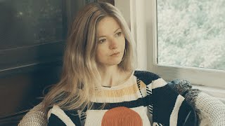 Смотреть клип Still Corners - Crying