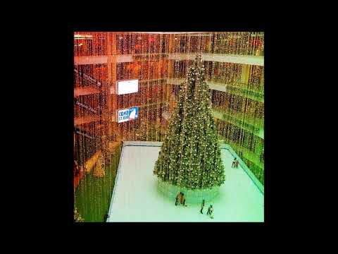 モールFUTURE/PAST - The Brightly Lit Christmas Tree