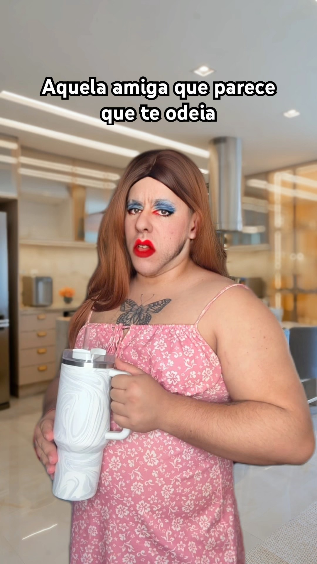 AQUELA AMIGA QUE PARECE QUE TE ODEIA