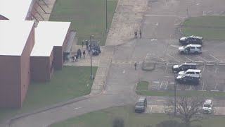 Pipe bomb threat forces evacuation of Sweeny HS, mayor says | No threat found after sweep of school