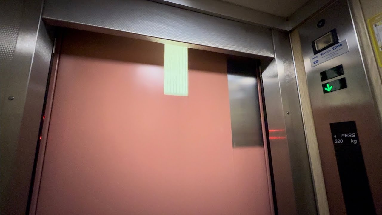 1990's OTIS Traction Elevator @ Rua 31 de Janeiro 13A, Funchal, Portugal.