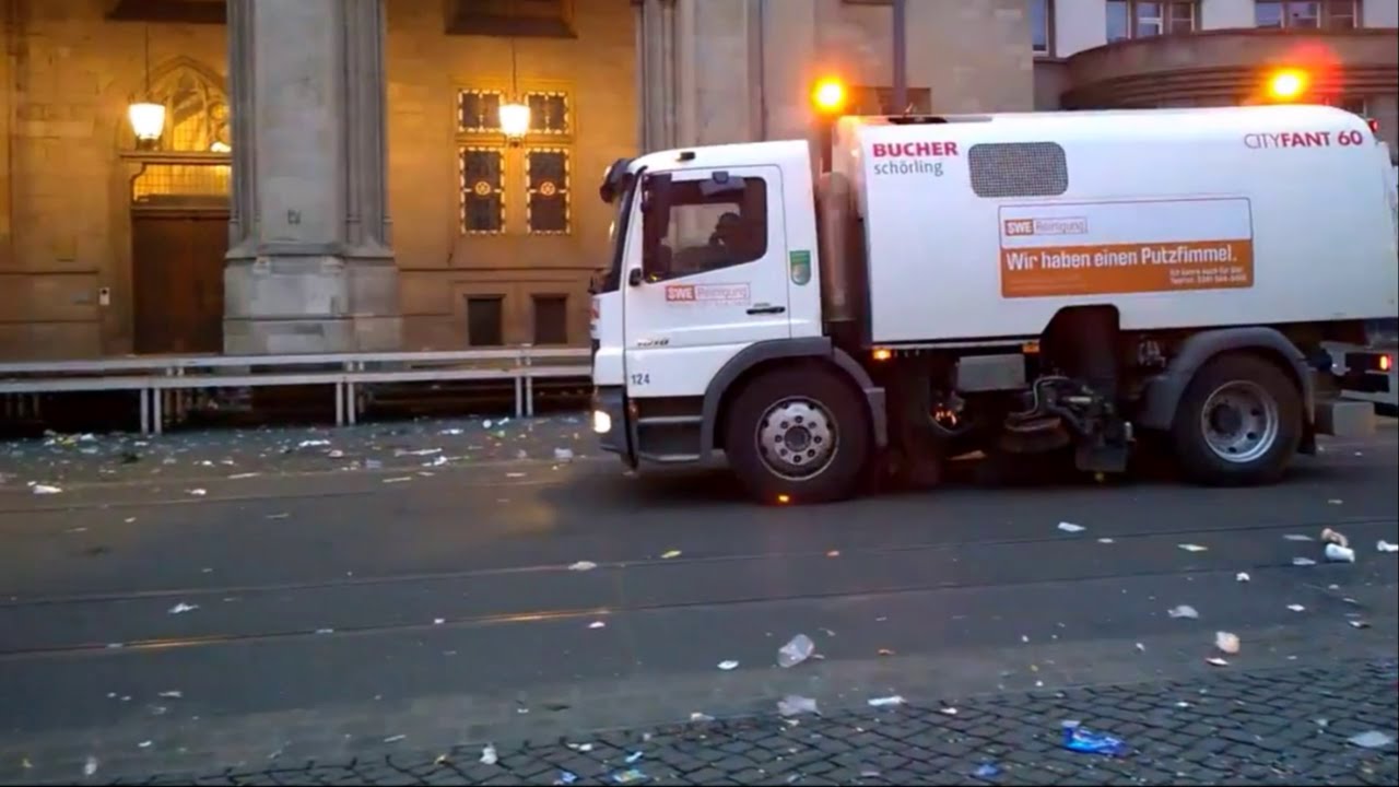 Balayeuse - Nettoyage de Rues / Street Cleaning, Strassenreinigung, Straatreiniging, Sweeper