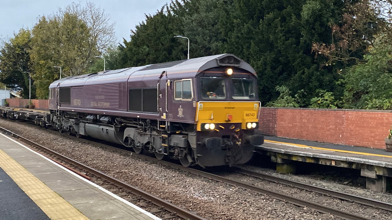 195018 1L76 Lincoln to Leeds & “Belmond Royal Scotsman” 66743 4L14 16: ...