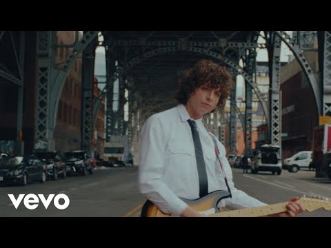 Смотреть клип Sunflower Bean - In Flight