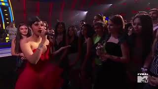 CARDI B WINNING VMA AWARD