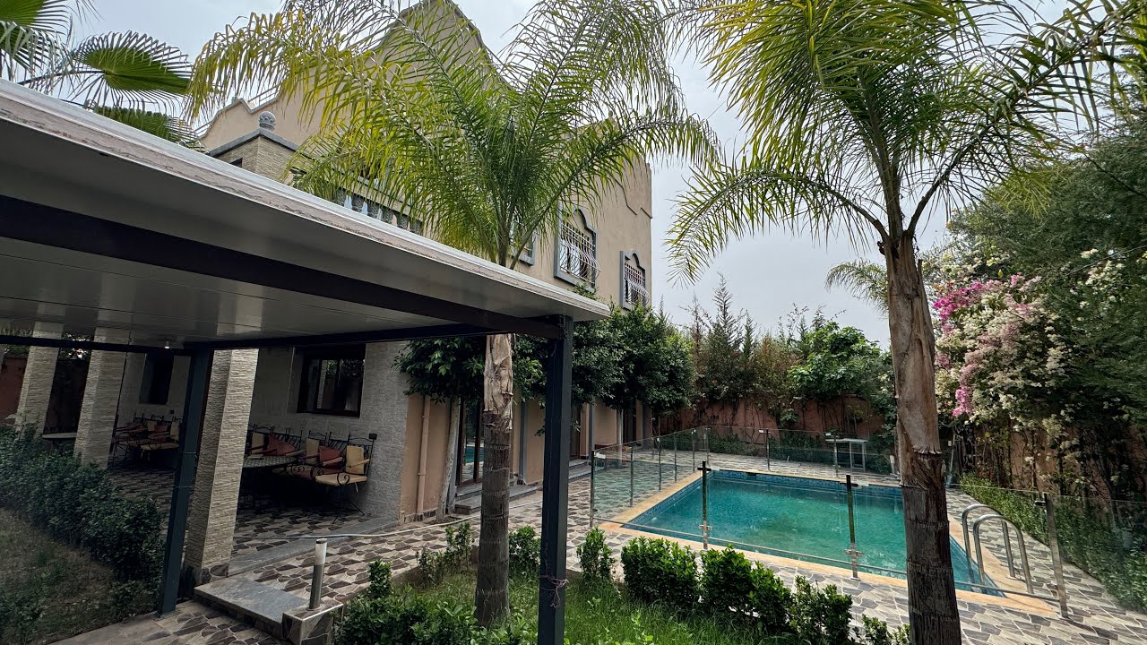 لظروف مادية فيلا من مراكش 250مليون سنتيم مع الاتات غير قابلة لنقاش غمات ملكية 0774777777