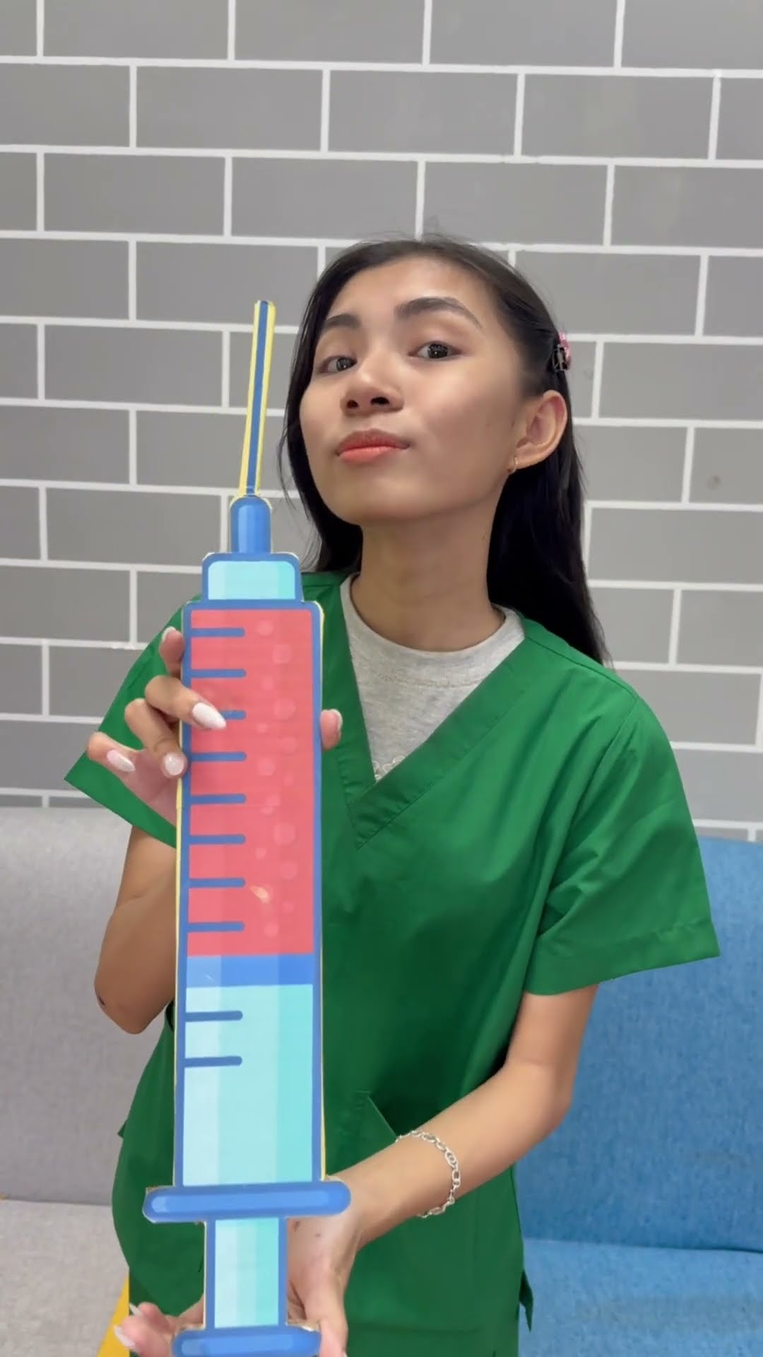 LNS - Cô gái sợ bác sĩ tiêm thuốc mọc tóc || Hair growth injections #shorts
