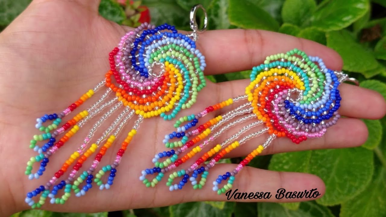 ARETES EN FORMA DE ESPIRAL MULTICOLOR HECHOS DE CHAQUIRAS/MOSTACILLAS (FACIL DE REALIZAR)♥